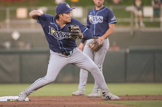 탬파베이 레이스 김하성이 12일(한국시간) 미국 캘리포니아주 새크라멘토의 서터 헬스파크에서 열린 2025 미국 메이저리그(MLB) 애슬레틱스와의 원정 경기에서 수비하고 있다. 로이터 연합뉴스