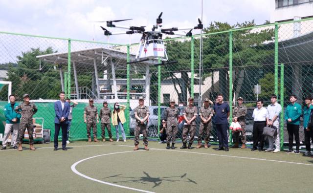 양주시가 국군양주병원에서 의료 드론 배송 시연 행사를 열고 있다. 사진 제공=양주시