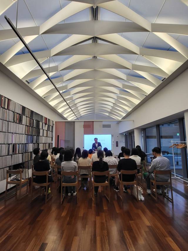 뮤지엄한미 삼청에서 진행된 도슨트학교 2기 수업 모습. 사진 제공=서울시미술관협의회