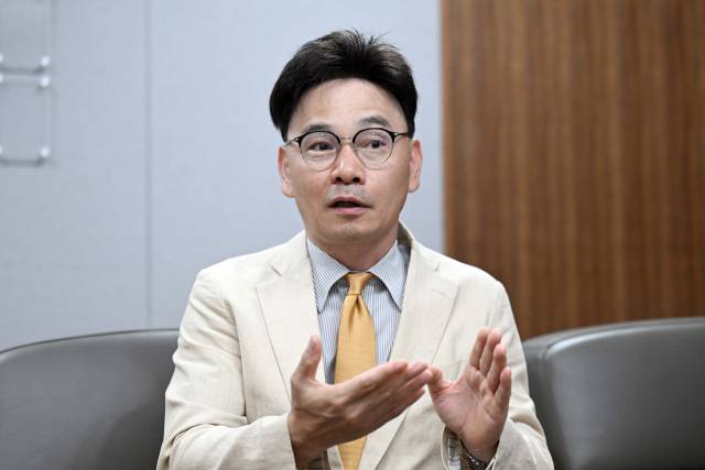 김두규 대한변리사회장이 서울 서초구 대한변리사회에서 진행된 서울경제신문과의 인터뷰에서 지식재산 관련 제도 개선을 강조하고 있다. 조태형 기자