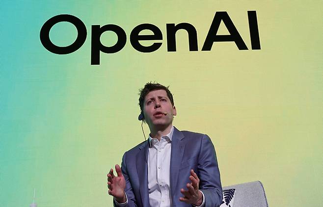 샘 올트먼 오픈AI 최고경영자가 지난 2월4일 서울 중구 더 플라자 호텔 서울에서 열린 기자간담회에서 발언하고 있다. ⓒ연합뉴스