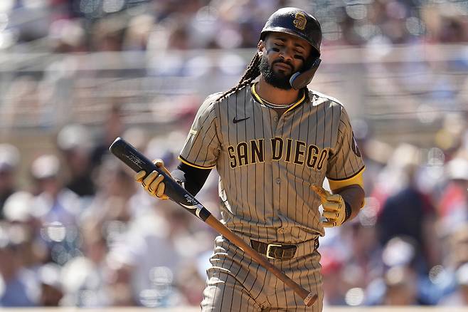 샌디에이고 페르난도 타티스 주니어가 1일 미네소타전에서 삼진을 당한 뒤 아쉬워하고 있다.  AP연합뉴스