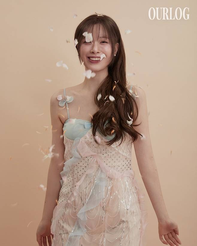 아워로그 가을 화보 이미지