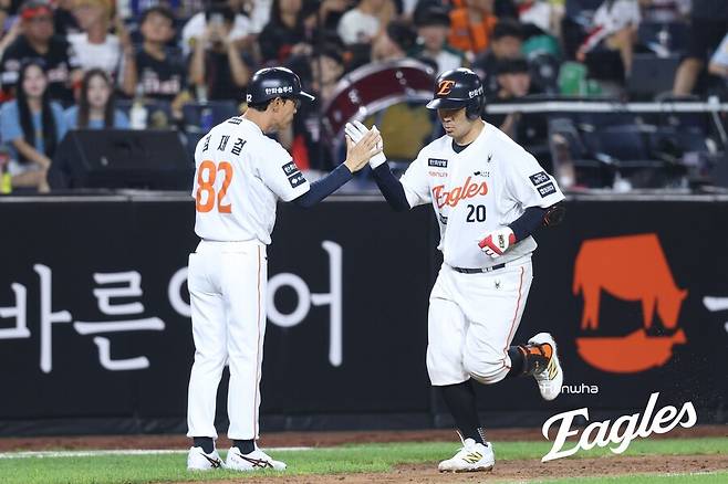 ▲ 올 시즌 타격 성적이 좋지 않아 마음고생이 심했던 이재원은 모처럼 장타를 터뜨리며 힘을 냈다 ⓒ한화이글스