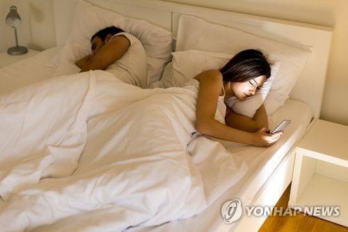 휴대전화 보기 [게티이미지뱅크 제공. 재판매 및 DB금지]