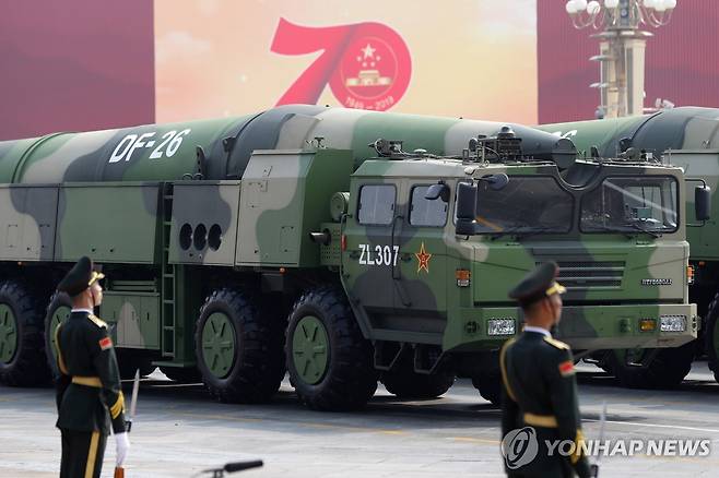 2019년 10월 1일 열린 신중국 건국 70주년 기념 열병식에 등장한 둥펑(東風·DF)-26 미사일 [EPA 연합뉴스 자료사진. 재판매 및 DB 금지]