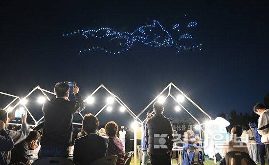 ▲ 본사가 주최·주관하고 울산 남구가 후원하는 '2025 제6회 태화강 빛 축제'가 오는 6일 태화강 3둔치 일원에서 개최된다. 사진은 지난해 행사 모습.