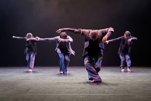 시어터-아 '말뚝이 VS 말' 공연 모습. 허경미무용단-무무 제공