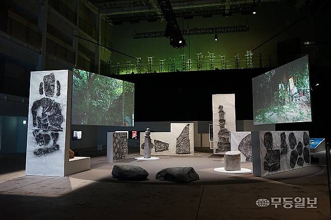 이끼바위쿠르르의 '누가 마을을 잊었는가'