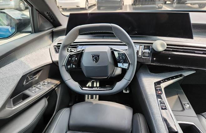 푸조 올 뉴 3008 스마트 하이브리드 운전석 (사진=이데일리 이배운 기자)