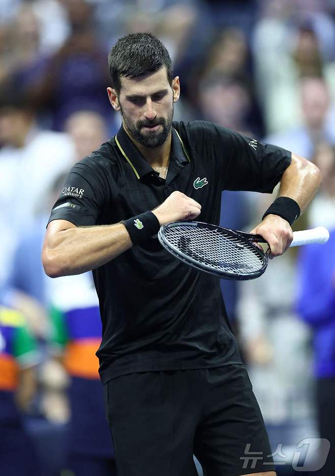 노박 조코비치가 3일(한국시간) 열린 US오픈 남자 단식 8강에서 승리한 뒤 '케이팝 데몬 헌터스' 수록곡 '소다 팝'의 댄스를 춰 화제를 모았다. ⓒ AFP=뉴스1