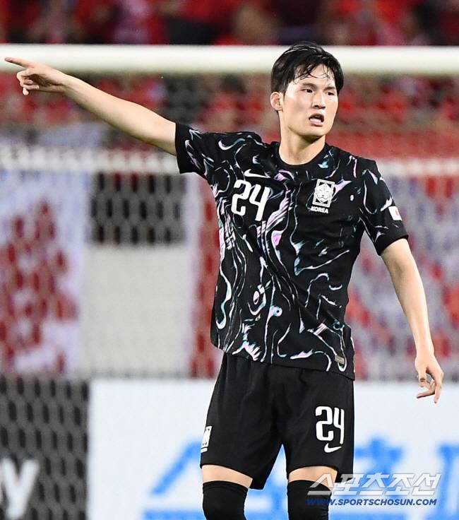 11일 오후 경기도 용인미르스타디움에서 열린 E-1 챔피언십(동아시안컵) 한국과 홍콩의 경기. 변준수가 동료들을 독려하고 있다. 용인=정재근 기자 cjg@sportschosun.com/2025.7.11/