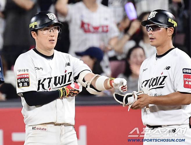 3일 수원 케이티위즈파크에서 열린 KT와 롯데의 경기. 9회말 1사 1루. 안타를 치고 출루한 KT 허경민. 수원=송정헌 기자songs@sportschosun.com/2025.09.03/