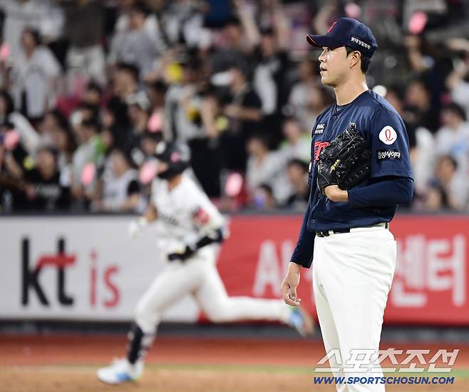 3일 수원 케이티위즈파크에서 열린 KT와 롯데의 경기. 7회말 KT 장준원에게 동점 솔로홈런을 허용한 롯데 윤성빈. 수원=송정헌 기자songs@sportschosun.com/2025.09.03/
