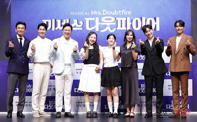뮤지컬 '미세스 다웃파이어' 제작발표회에 참석한 배우 정상훈, 정성화, 황정민,&nbsp; 설가은, 김태희, 이지훈, 린아, 김다현. 25.09.2 ⓒ이혜영 기자 lhy@hankooki.com