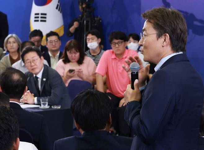 이재명 대통령이 지난 7월4일 대전컨벤션센터에서 타운홀 미팅 형식으로 진행한 '국민소통 행보 2탄, 충청의 마음을 듣다' 간담회에서 권대영 금융위 사무처장이 발언하고 있다. 연합뉴스