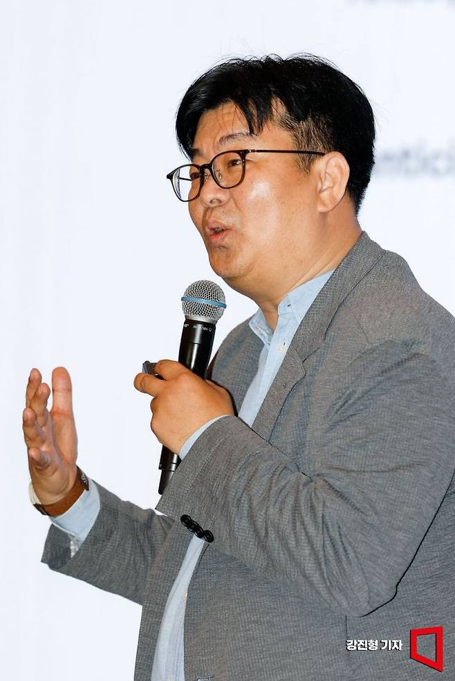 정재승 카이스트 뇌인지과학과 교수가 3일 서울 중구 웨스틴조선호텔에서 아시아경제 주최로 열린 '2025 굿브레인 콘퍼런스'에 참석해 ‘도파민 사회의 탄생과 뇌의 피로’란 주제로 기조강연 하고 있다. 2025.9.3 강진형 기자