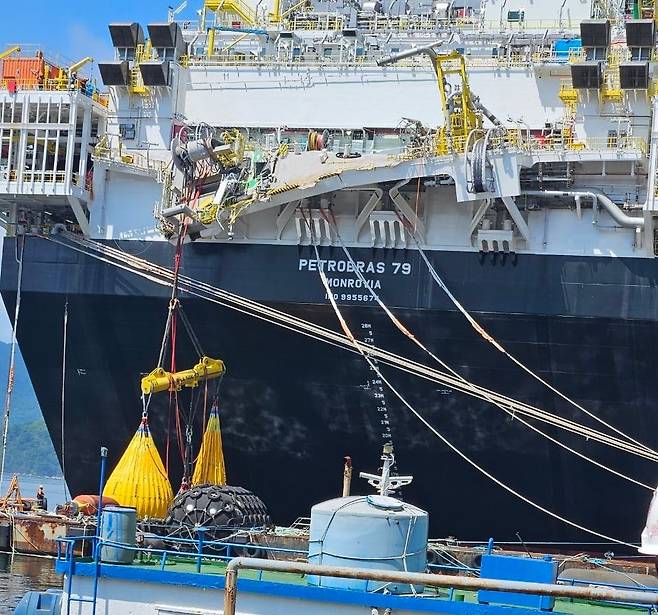 3일 오전 11시 56분쯤 경남 거제시 한화오션 사업장 내 해양플랜트 선박의 상부 구조물에서 선주 측 감독관인 30대 A씨가 해상으로 추락하는 사고가 발생했다. 사진은 사고 현장 모습. /뉴스1
