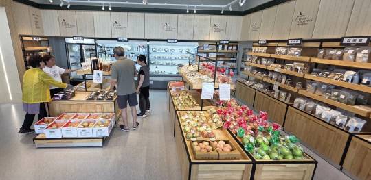 '예산농부마켓 어서오샵'은 80여 농가가 지역에서 정성껏 농사지은 180여 품목을 출하한다. 김동근 기자