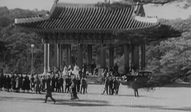 영화 ‘반도의 봄’(1941년) 장면 속 석고전. 
사진 출처 한국영상자료원