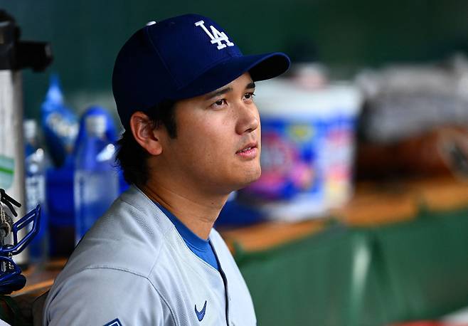 <yonhap photo-1917=""> PITTSBURGH, PENNSYLVANIA - SEPTEMBER 2: Shohei Ohtani #17 of the Los Angeles Dodgers looks on during the second inning against the Pittsburgh Pirates at PNC Park on September 2, 2025 in Pittsburgh, Pennsylvania. Joe Sargent/Getty Images/AFP (Photo by Joe Sargent / GETTY IMAGES NORTH AMERICA / Getty Images via AFP)/2025-09-03 08:58:15/ <저작권자 ⓒ 1980-2025 ㈜연합뉴스. 무단 전재 재배포 금지, AI 학습 및 활용 금지></yonhap>