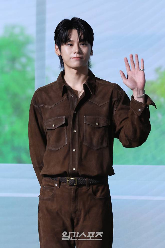 배우 차우민이 25일 오전 서울 마포구 호텔 나루 서울 엠갤러리에서 열린 넷플릭스 영화 '고백의 역사' 제작보고회에 참석해 포토타임을 갖고 있다. '고백의 역사'는 1998년, 열아홉 소녀 박세리가 일생일대의 고백을 앞두고 평생의 콤플렉스인 악성 곱슬머리를 펴기 위한 작전을 계획하던 중 전학생 한윤석과 얽히며 벌어지는 청춘 로맨스. 오는 29일 공개. 서병수 기자 qudtn@edaily.co.kr /2025.08.25/