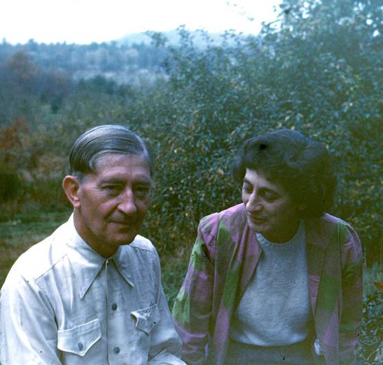 20세기 모던 디자인과 예술에 큰 영향을 미친 요제프 알베르스와 아니 알베르스 부부. 사진 요제프&아니 알베르스 재단, 로에베 제공