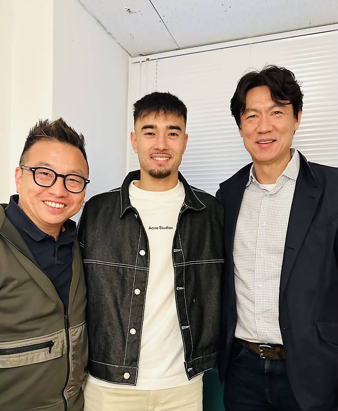 지난 5월 서울 모처에서 만난 홍명보 축구대표팀 감독과 카스트로프, 카스트로프의 한국 매니지먼트를 담당하는 마쿠스 한. [사진 마쿠스 한]
