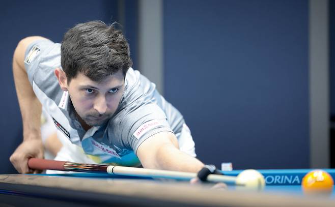 다비드 마르티네스(스페인·크라운해태)가 용운행을 세트스코어 3:0으로 완파하고 64강에 안착했다. PBA 제공