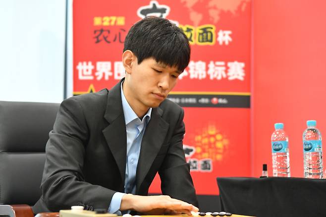 한국 선봉으로 출전해 중국 리친청 9단을 격파하고 개막전 승리를 안긴 이지현 9단. 한국기원 제공