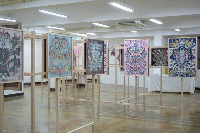 서울 종로구 연건동 토토빌딩 양혜규 개인전에 나온 ‘황홀망’ 설치 전경.