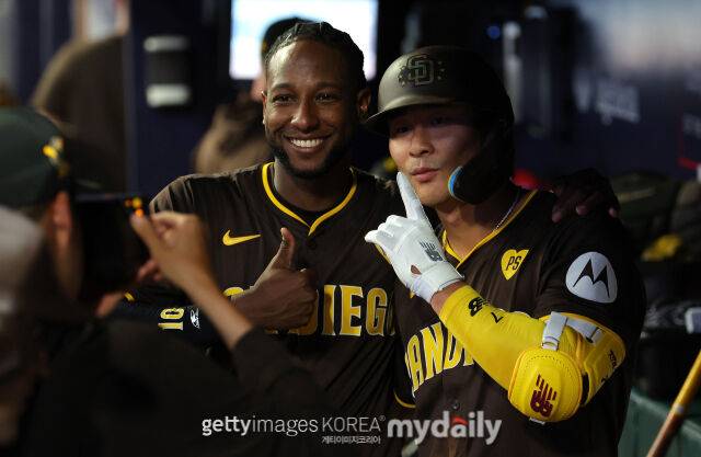 샌디에이고 파드리스 시절의 주릭슨 프로파와 김하성./게티이미지코리아