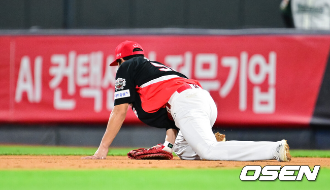 타구를 처리하는 1루수 오선우./OSEN DB