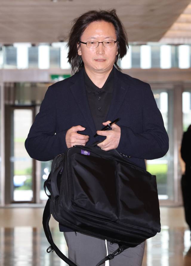 주병기 공정거래위원장 후보자가 지난달 14일 인사 청문 준비 사무실이 있는 서울 중구 대한상공회의소로 출근하고 있다. 연합뉴스.