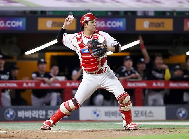 ▲ 타석과 수비 모두에서 자신의 몫을 다한 조형우 ⓒSSG랜더스