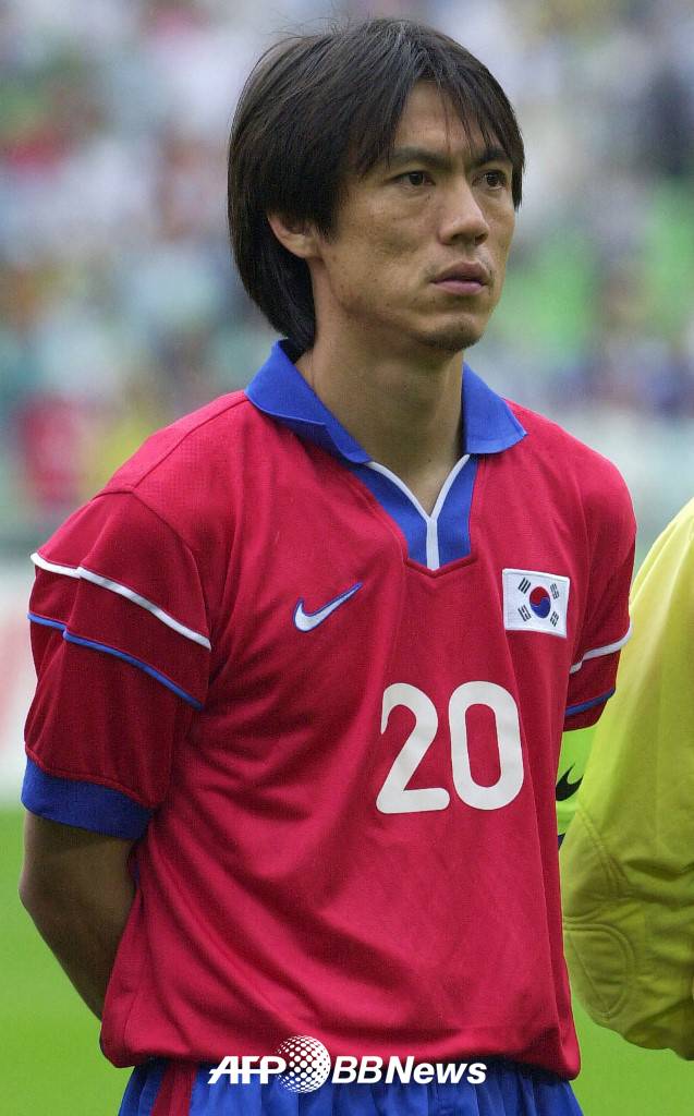 거스 히딩크 감독 부임 초기였던 지난 2001년 5월 이미 대표팀 주장이었던 선수 시절 홍명보. /AFPBBNews=뉴스1