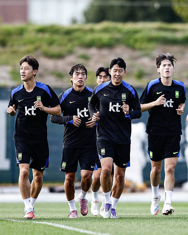 미국에서 진행 중인 축구대표팀 훈련에 합류한 손흥민(오른쪽 두 번째). /사진=대한축구협회 SNS 캡처