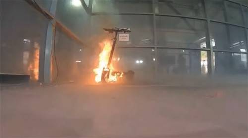 전동킥보드 화재 [한국과학기술단체총연합회 유튜브. 재판매 및 DB 금지]