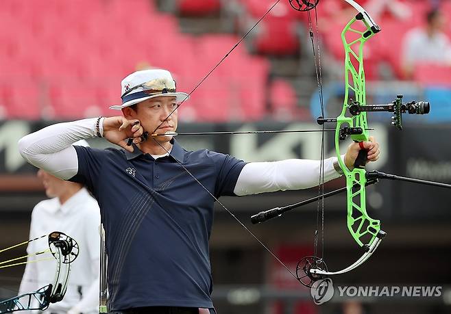 컴파운드 남자 대표팀의 베테랑 최용희 [광주=연합뉴스]