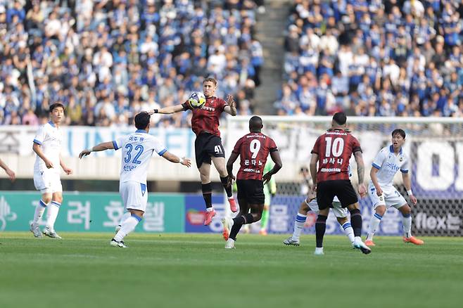 4월26일 부천종합운동장서 열린 부천FC와 인천유나이티드의 K리그 첫 경기 모습. 사진=한국프로축구연맹