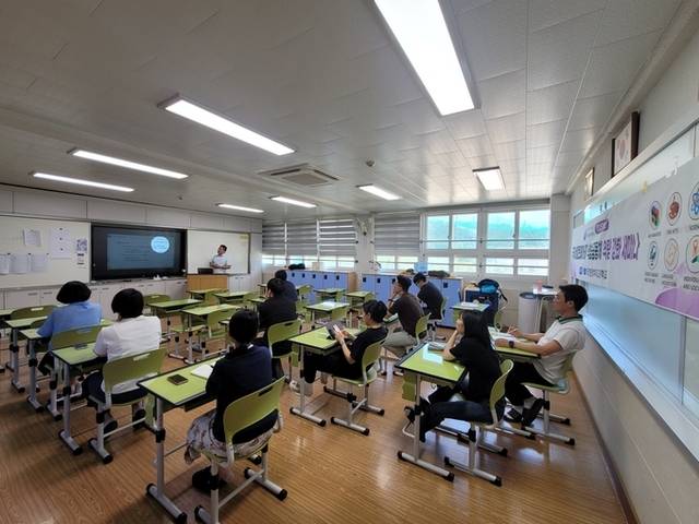 ▲ 포항중앙여고의 IB 팀 교사들이 IB 수업 탐구학교 관련 연수를 듣고 있다.