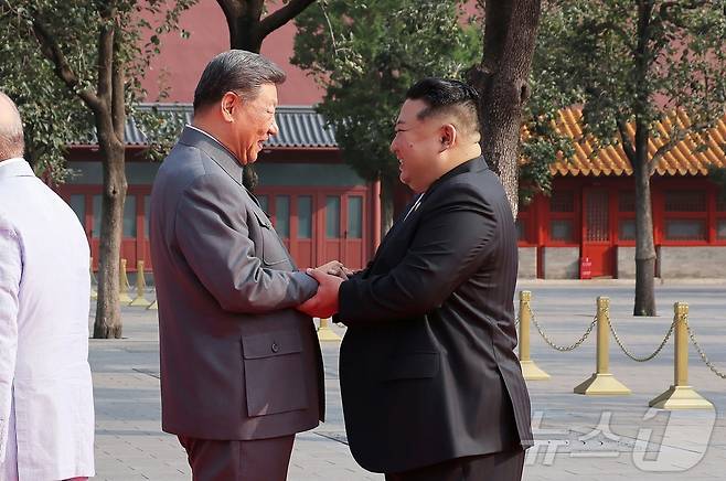 (평양 노동신문=뉴스1) = 북한 노동당 기관지 노동신문은 3일 김정은 당 총비서가 중국인민항일전쟁 및 세계반파쇼전쟁승리(전승절) 80돌(주년) 기념행사에 참석한 사실을 4일 보도했다. [국내에서만 사용가능. 재배포 금지. DB 금지. For Use Only in the Republic of Korea. Redistribution Prohibited] rodongphoto@news1.kr