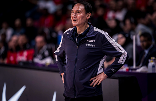 남자농구대표팀 안준호 감독. /사진=FIBA