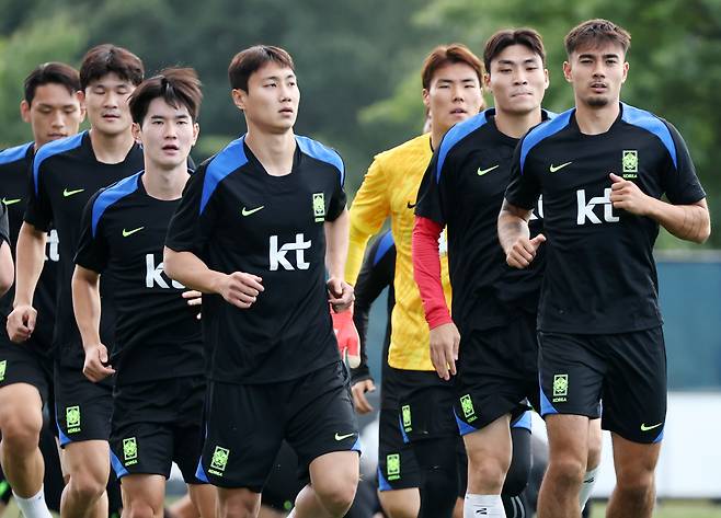 미국전 준비하는 대한민국

    (뉴욕=연합뉴스) 윤동진 기자 = 2일(현지시간) 미국 뉴욕주 아이칸 스타디움에서 한국 축구 대표팀 선수들이 훈련을 하고 있다. 2025.9.3