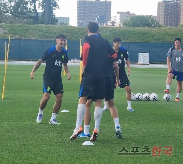 즐겁게 대표팀 훈련에 임하는 옌스 카스트로프. ⓒ스포츠한국 김성수 기자