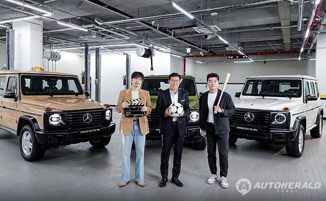1980년대와 특별한 인연을 지닌 차범근∙추신수∙이동휘…이날 출시 행사에는&nbsp;1980년대 전성기를 누린 전설적인 축구 스타 '차범근', 1980년대생으로 한국인 타자 최초 미국 프로야구 올스타로 선정된 야구 스타 '추신수',&nbsp;그리고&nbsp;1980년대 배경의 시대극을 완벽하게 소화하며 탁월한 연기력을 선보인 스타 배우 '이동휘'가 참석해 'G-클래스 스트롱거 댄 더&nbsp;1980&nbsp;에디션'과 함께 각자의 매력을 발산했다. (출처: 메르세데스 벤츠)