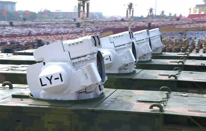 지난 3일 전승절 열병식에서 공개된 해상형 대출력 레이저 무기체계 LY-1. 전승절 열병식 영상 캡처