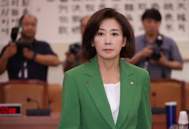 자리로 향하는 나경원 의원. 연합뉴스