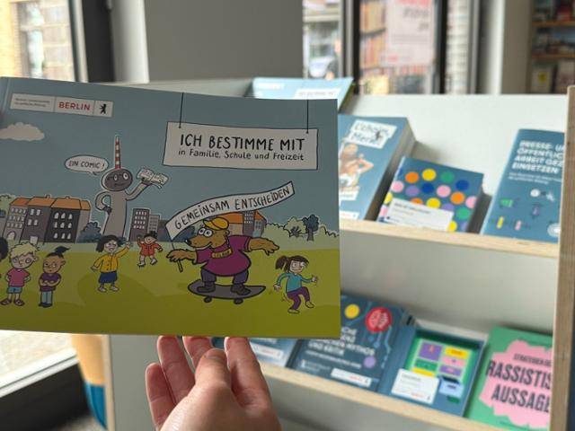 베를린 주 정치교육청 건물 내에 전시된 교육자료들. 청소년 및 성인 시민들을 대상으로 한 시민교육에 활용된다. 베를린=최은서 기자