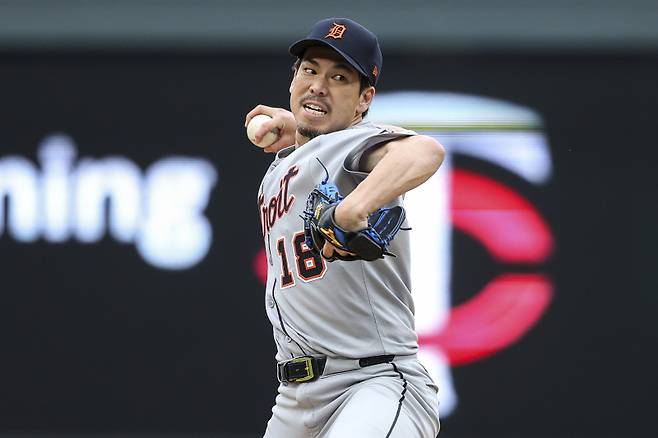 <yonhap photo-4146=""> Detroit Tigers relief pitcher Kenta Maeda (18) delivers against the Minnesota Twins during the eighth inning of a baseball game Sunday, April 13, 2025, in Minneapolis. (AP Photo/Matt Krohn)/2025-04-14 06:46:16/ <저작권자 ⓒ 1980-2025 ㈜연합뉴스. 무단 전재 재배포 금지, AI 학습 및 활용 금지></yonhap>